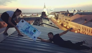 В Казани отпечатали сувенирные 200-рублевые купюры.