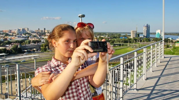 Барнаульцы на лестнице в Нагорном парке.