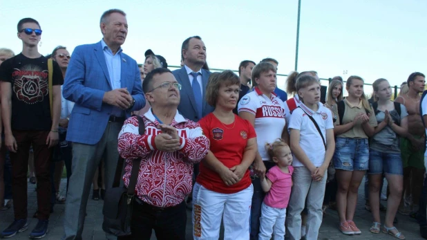 Барнаульцы поддержали Олимпийское движение.