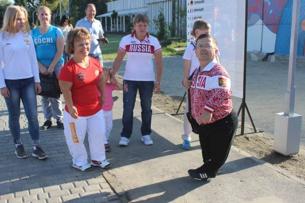 Барнаульцы поддержали Олимпийское движение.