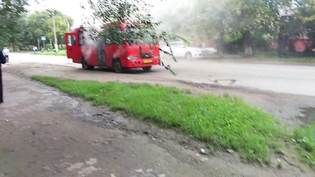 В Барнауле загорелась маршрутка.