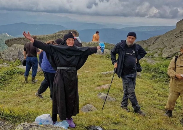 В честь 1000-летия русского монашества на Афоне, на Алтае установили поклонный крест.