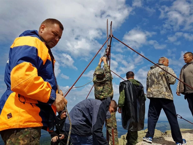 В честь 1000-летия русского монашества на Афоне, на Алтае установили поклонный крест.