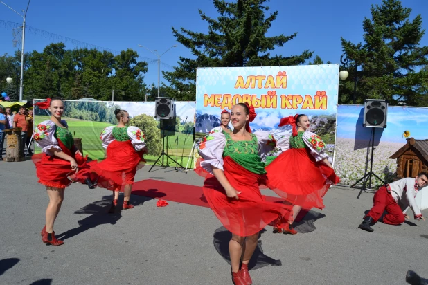 Праздник "Медовый спас на Алтае". 14 августа 2016 года 