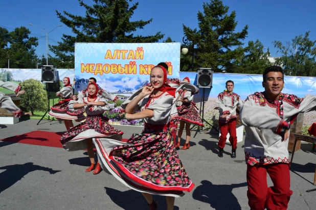 Праздник "Медовый спас на Алтае". 14 августа 2016 года 