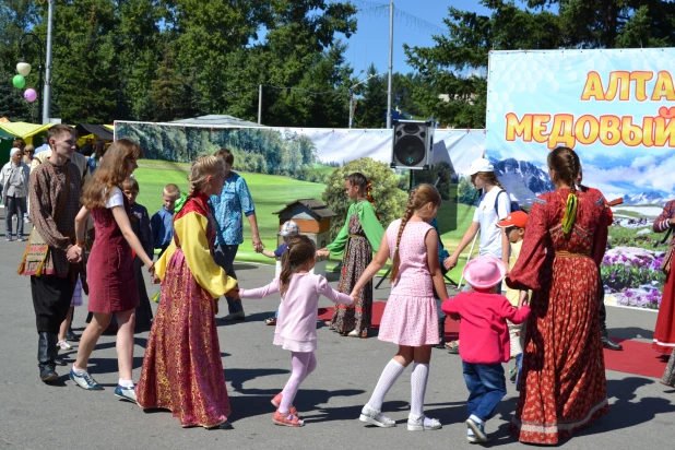 Праздник "Медовый спас на Алтае". 14 августа 2016 года 