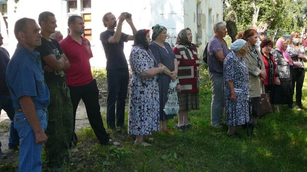 На поселке Восточном установили поклонный крест.