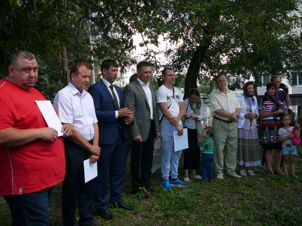 На поселке Восточном установили поклонный крест.