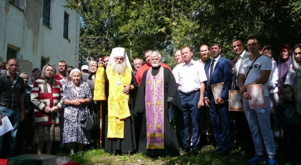 На поселке Восточном установили поклонный крест.