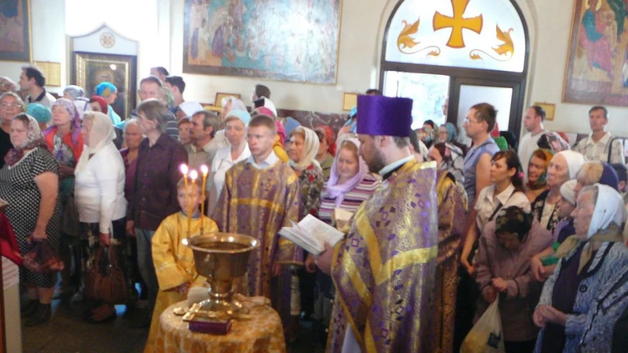 В храмах Барнаула освятили мед.