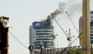 Как в Барнауле тушили крышу высотки "Аквамарина".