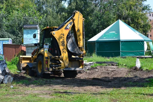 В "Изумрудном" сносят кафе.