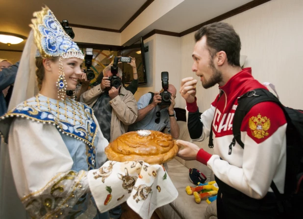 Олимпийский призер Сергей Каменский прилетел в Барнаул. 