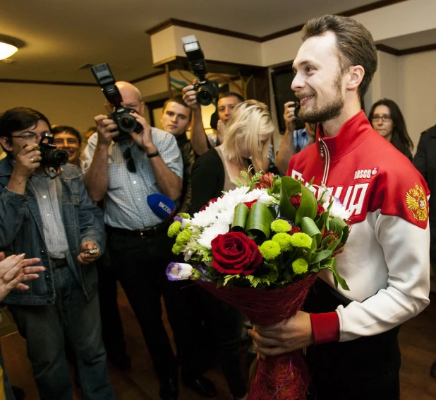 Олимпийский призер Сергей Каменский прилетел в Барнаул. 