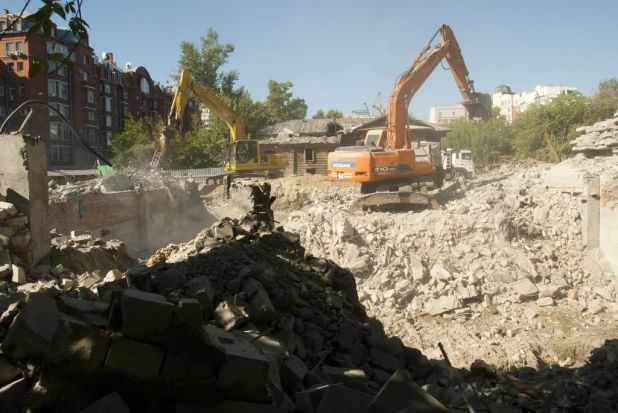 В Барнауле снесли знаменитый "разлом".