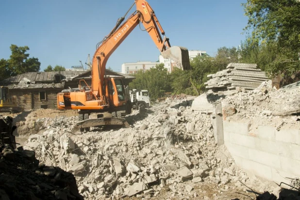 В Барнауле снесли знаменитый "разлом".