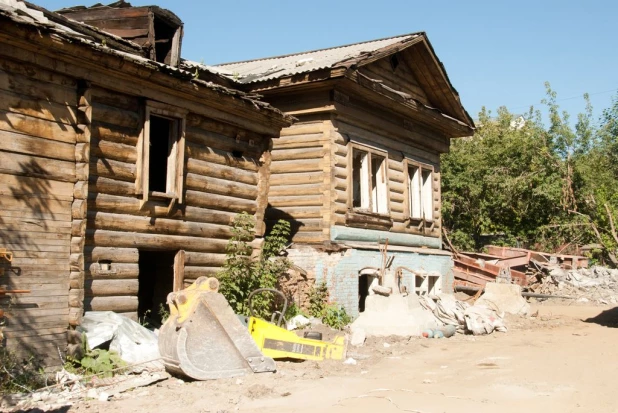 В Барнауле снесли знаменитый "разлом".