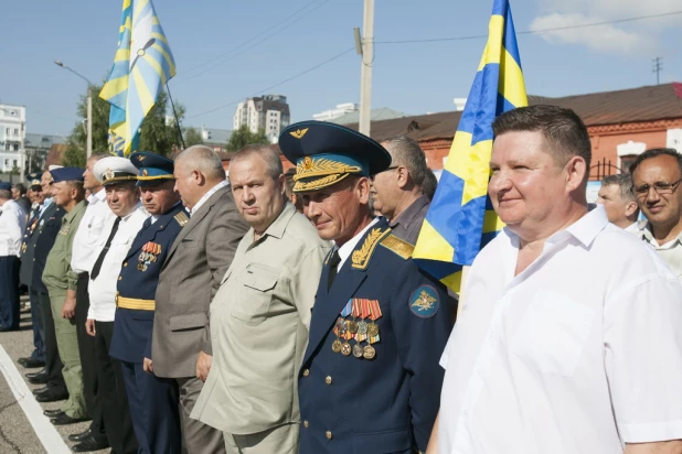 В Барнауле отпраздновали 50-летие со дня основания летного училища.