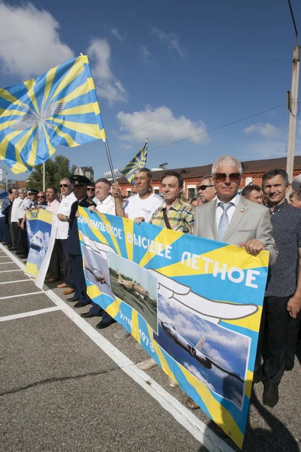 В Барнауле отпраздновали 50-летие со дня основания летного училища.