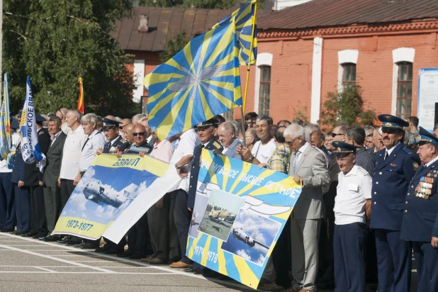 В Барнауле отпраздновали 50-летие со дня основания летного училища.