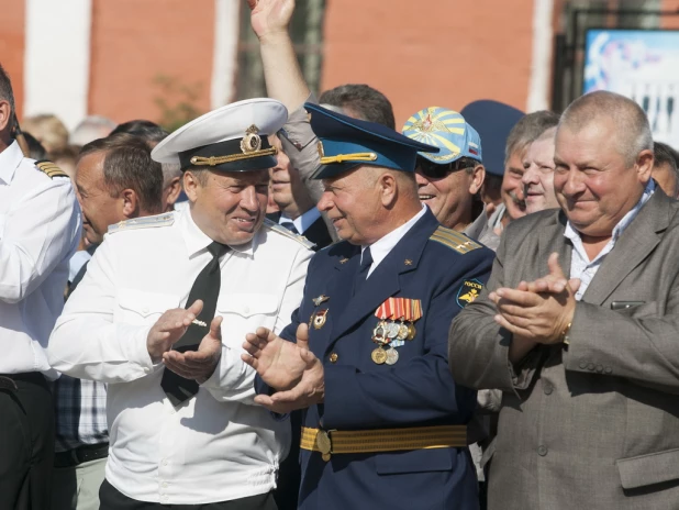 В Барнауле отпраздновали 50-летие со дня основания летного училища.