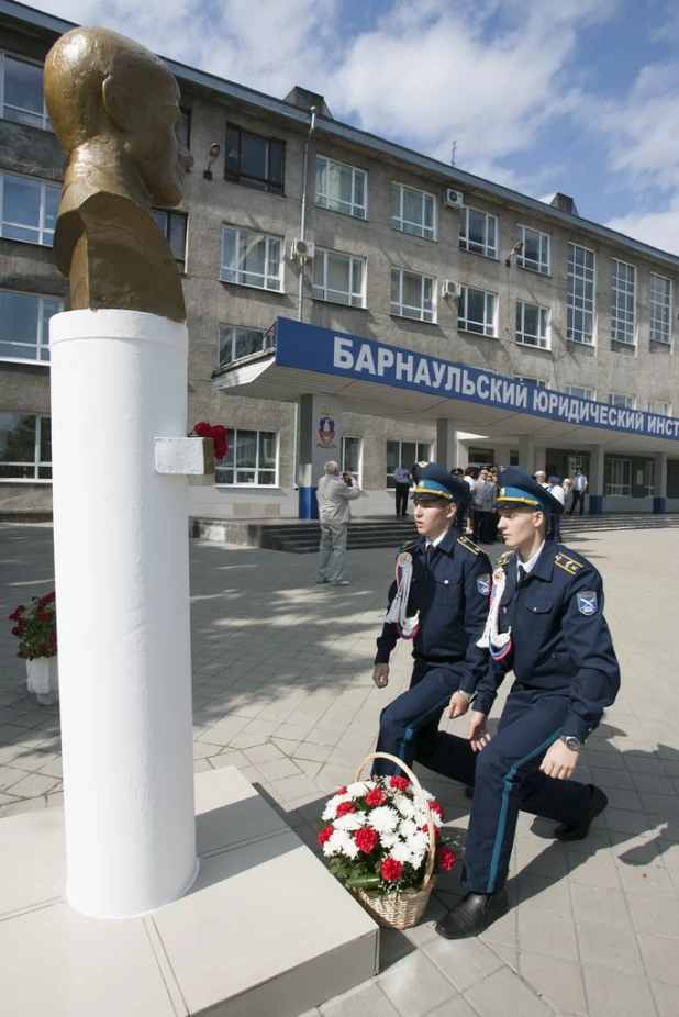 В Барнауле отпраздновали 50-летие со дня основания летного училища.