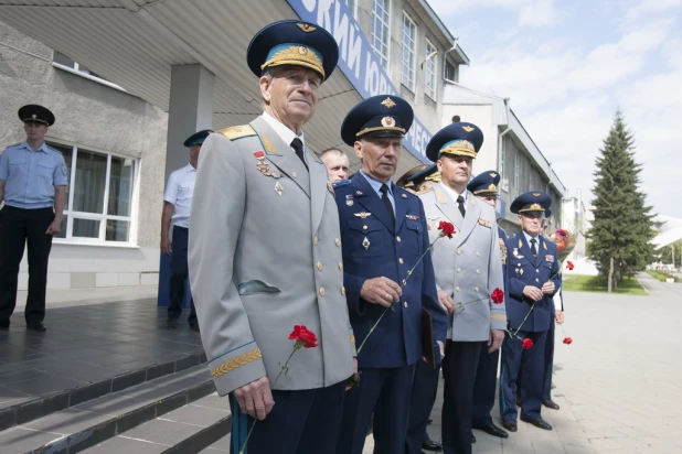 В Барнауле отпраздновали 50-летие со дня основания летного училища.