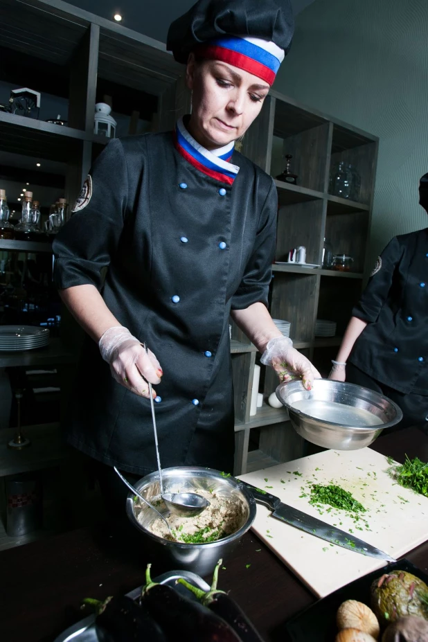 Готовим известное грузинское блюдо пхали из алтайских продуктов.