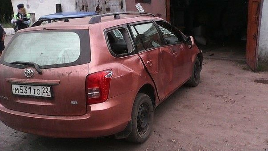 Toyota Corolla после аварии в Рубцовске.
