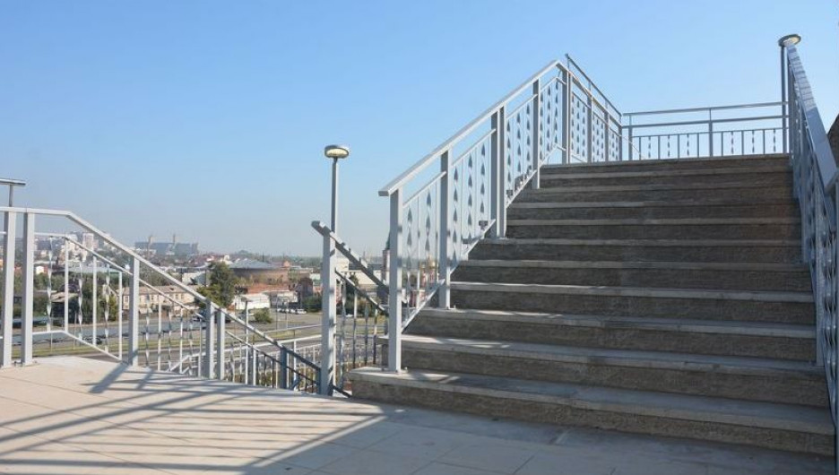 Обновленная лестница в Нагорный парк.