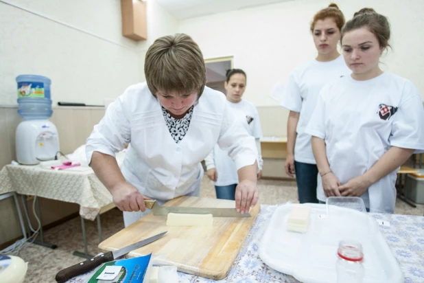 На Алтае проходит самая масштабная профессиональная дегустация сыра.