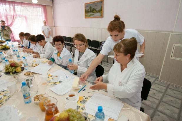 На Алтае проходит самая масштабная профессиональная дегустация сыра.