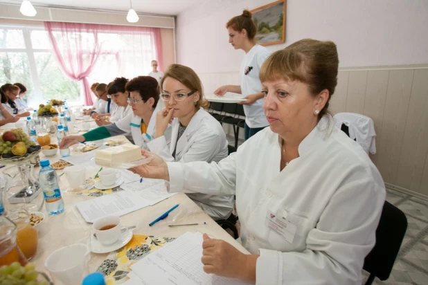 На Алтае проходит самая масштабная профессиональная дегустация сыра.