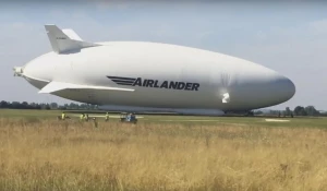 Крупнейшее воздушное судно в мире Airlander 10.