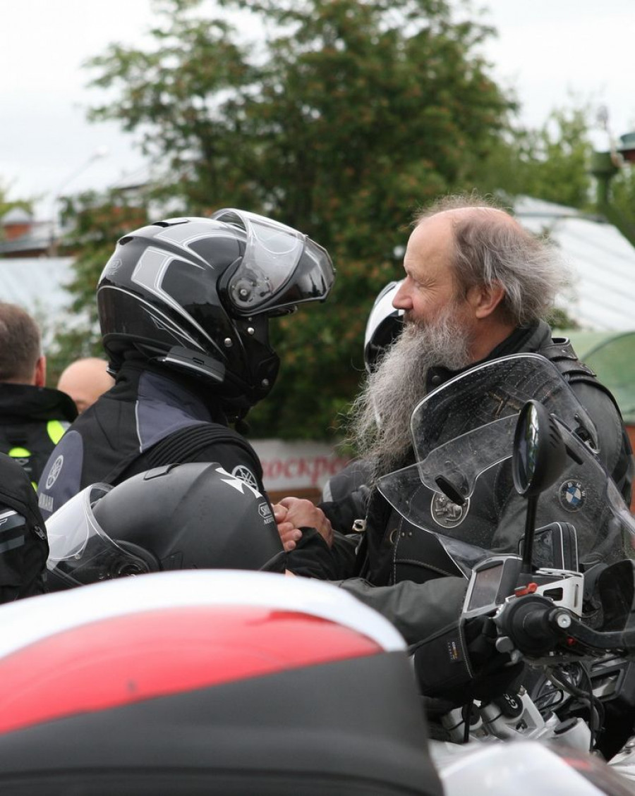 Митрополит Вятский и Слободский Марк встретился с мотоциклистами