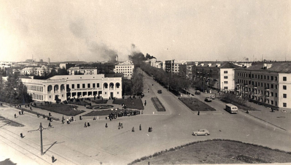 Площадь Октября, 1950-е гг.