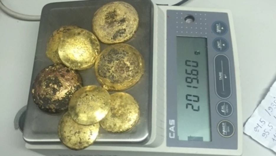 Золотые слитки.