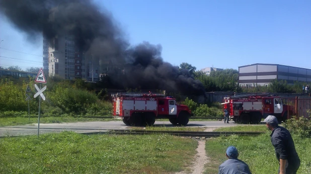 Пожар в районе ТРЦ "Пионер".