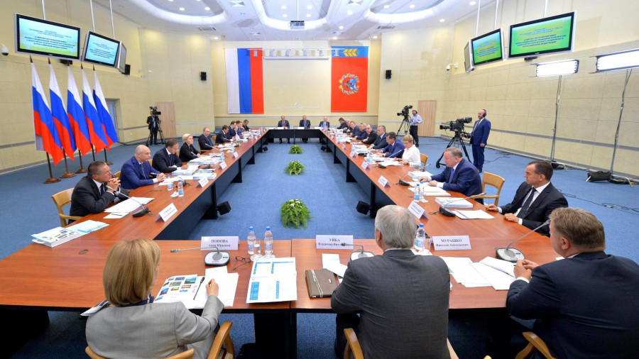 Владимир Путин проводит заседание президиума Госсовета в Белокурихе.