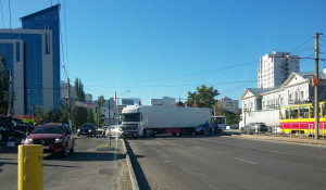 Из-за ДТП возле "СИТИ-центра" образовалась большая пробка. 26 августа 2016 года.