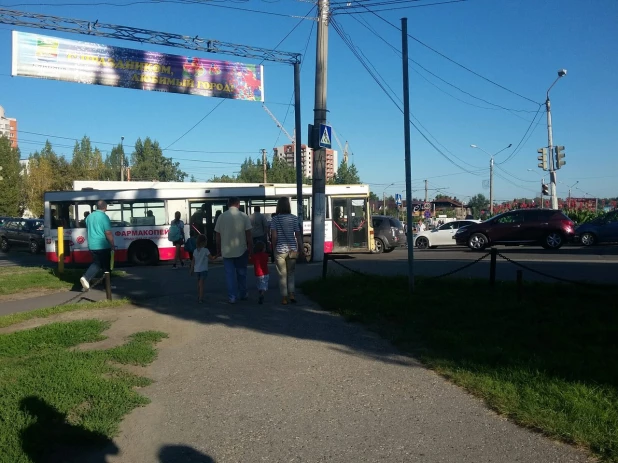 Из-за ДТП возле "СИТИ-центра" образовалась большая пробка. 26 августа 2016 года.