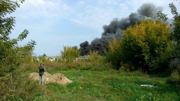 Пожар на складе в Ленинском районе.