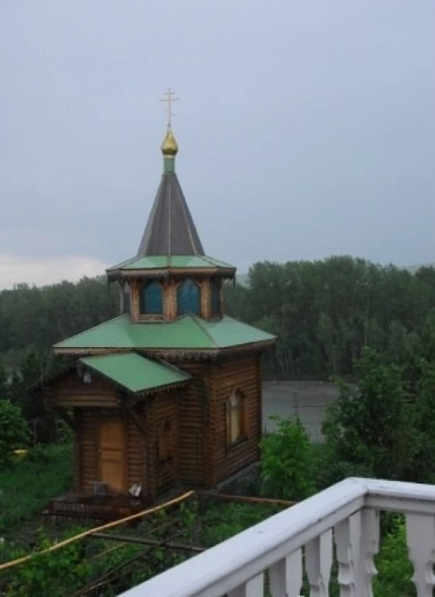 В селе Платово продают коттедж с часовней.