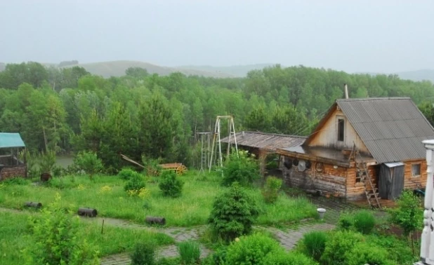 В селе Платово продают коттедж с часовней.