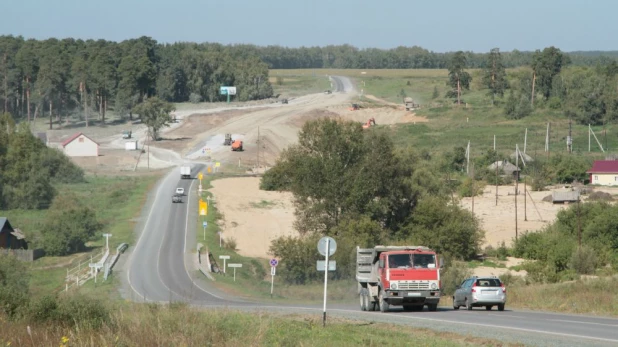 Село. Дорога.