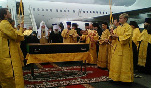 Патриарх Кирилл прилетел в Горно-Алтайск.