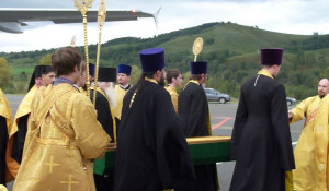 Патриарх Кирилл перенес мощи святителя Макария из Москвы в Горный Алтай