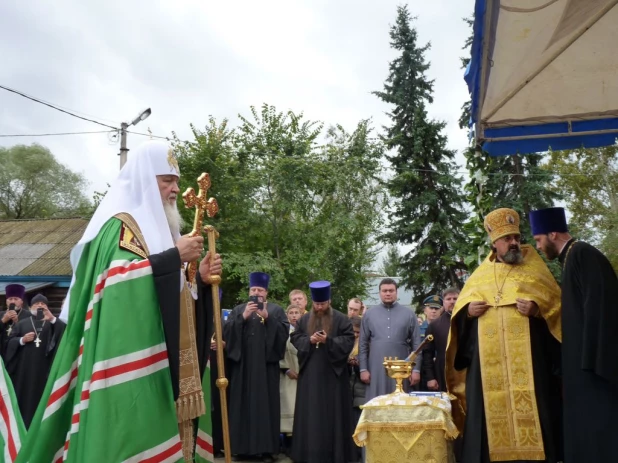 Патриарх Кирилл перенес мощи святителя Макария из Москвы в Горный Алтай