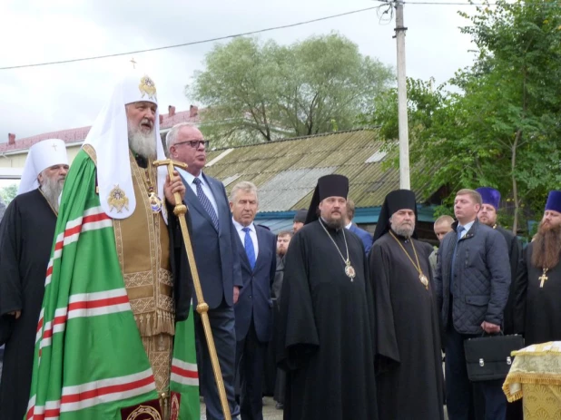 Патриарх Кирилл перенес мощи святителя Макария из Москвы в Горный Алтай