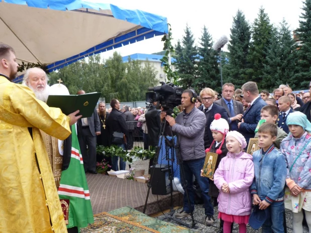 Патриарх Кирилл перенес мощи святителя Макария из Москвы в Горный Алтай